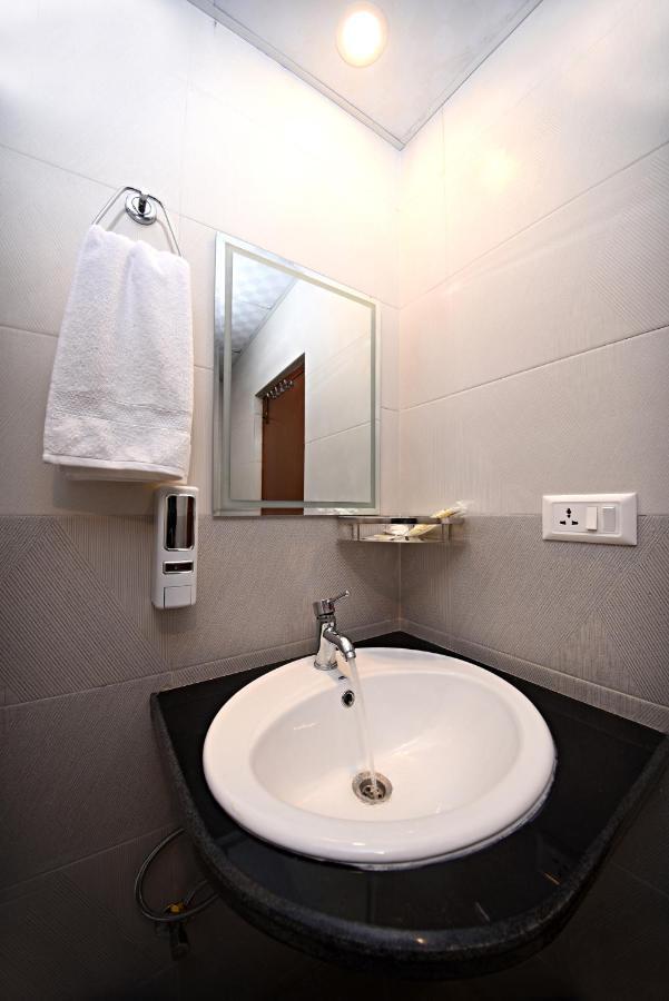 Hotel Simal Катманду Екстериор снимка