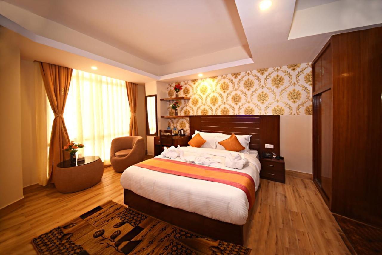 Hotel Simal Катманду Екстериор снимка