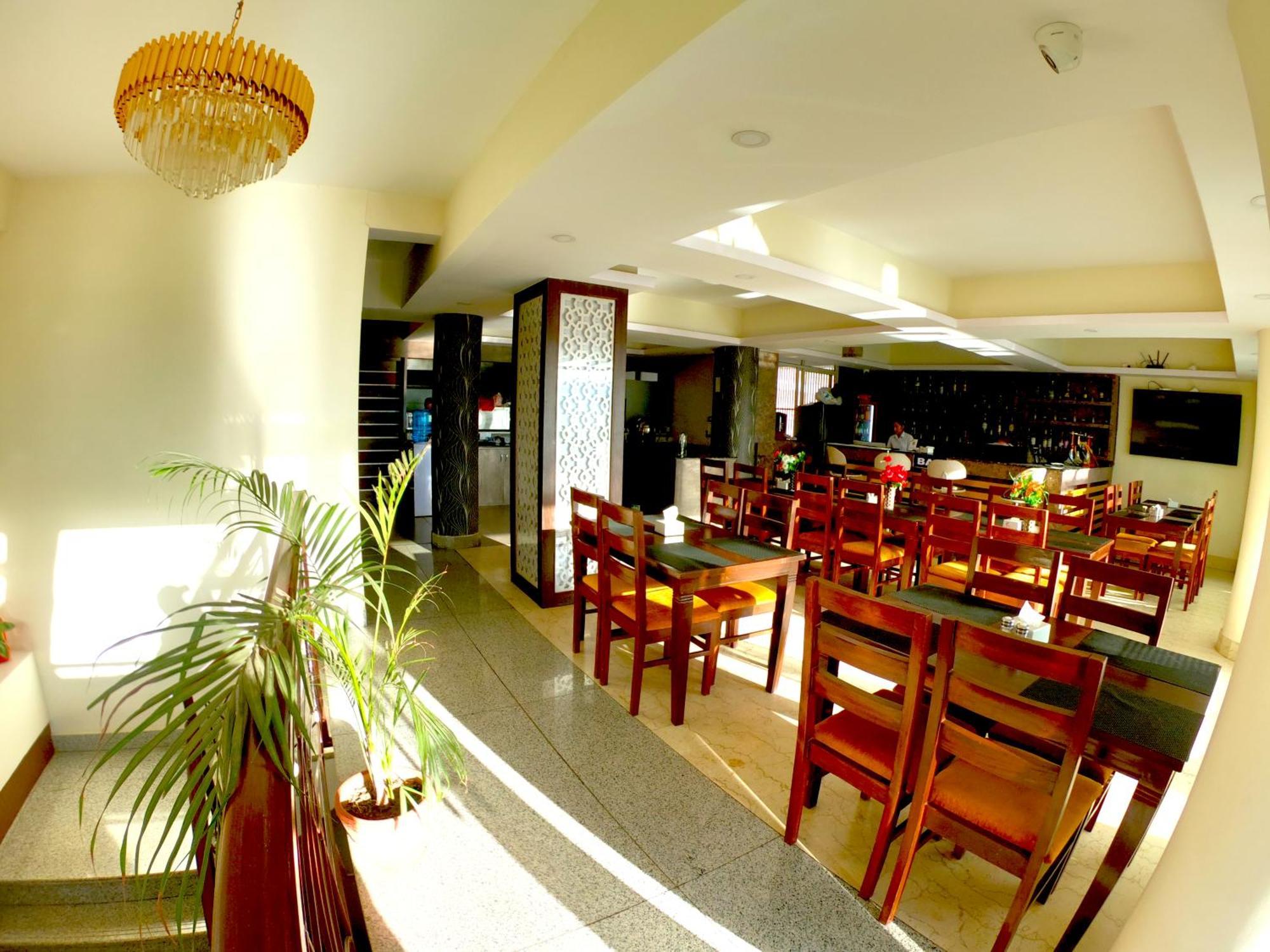 Hotel Simal Катманду Екстериор снимка