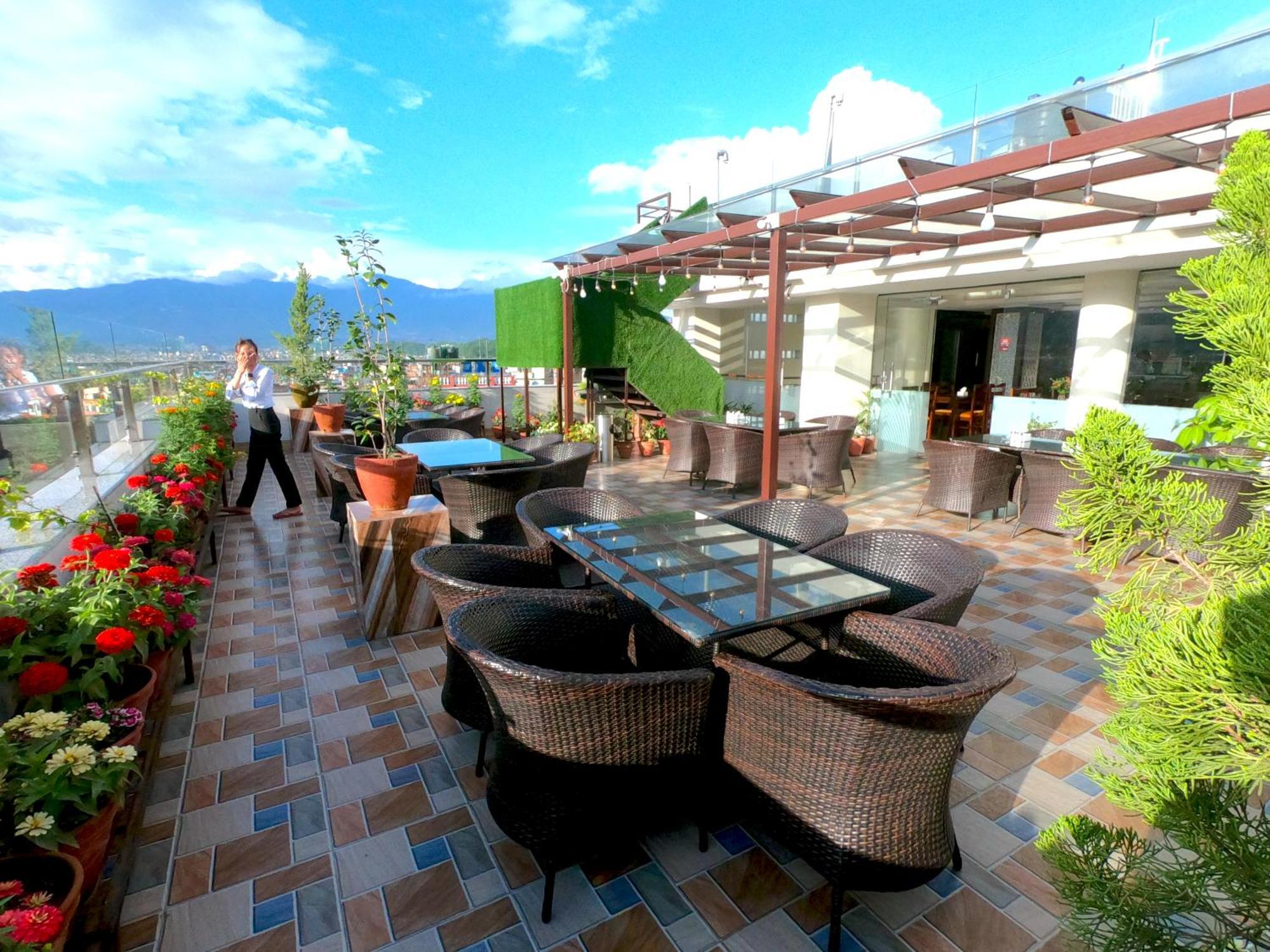 Hotel Simal Катманду Екстериор снимка