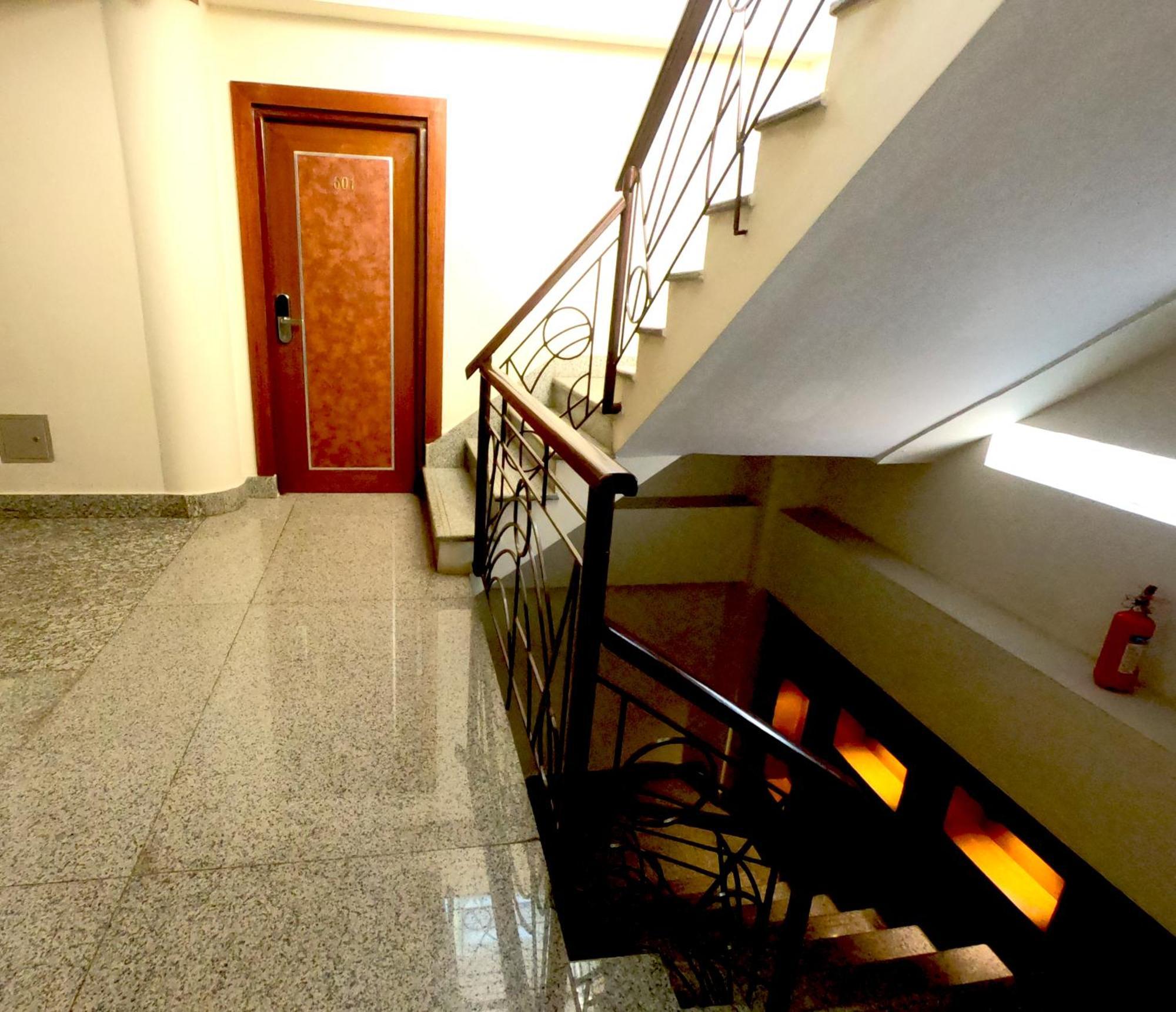 Hotel Simal Катманду Екстериор снимка