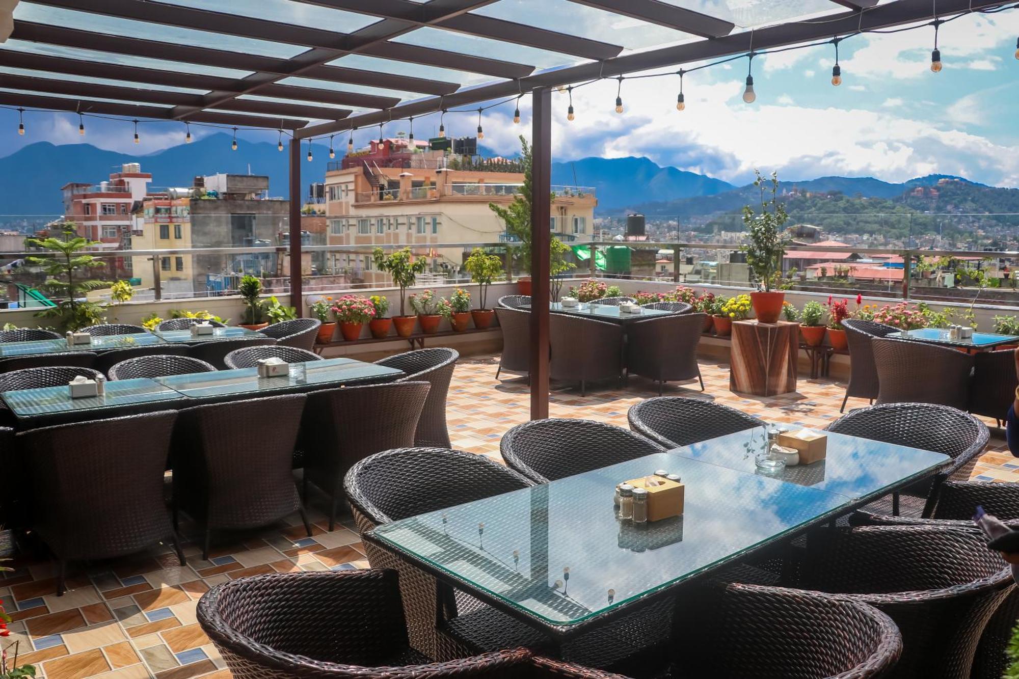Hotel Simal Катманду Екстериор снимка
